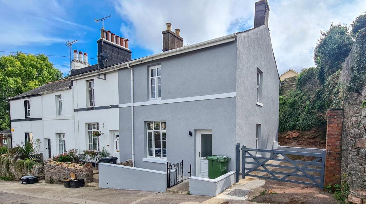 Driftwood Cottage: Riviera Charm Near St Marychurch Beaches Holiday home *