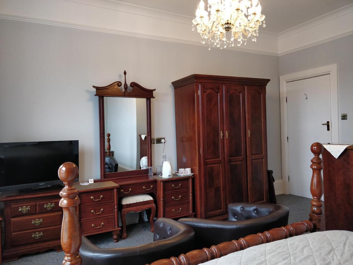 Bed & Breakfast The Shirley 4*