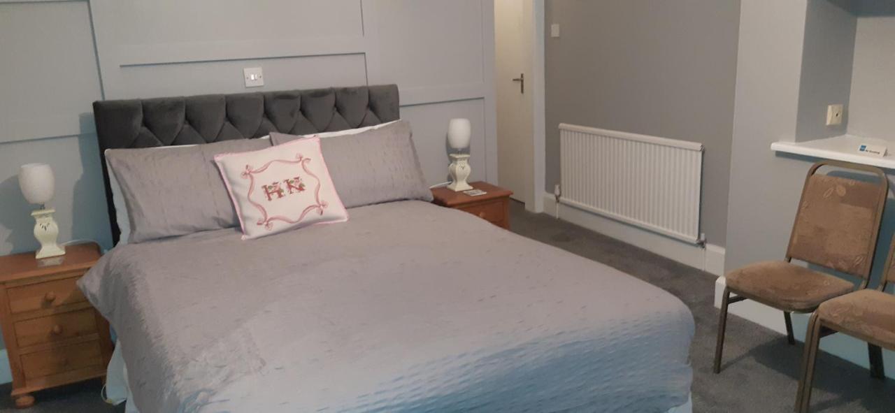 Newton House 4*