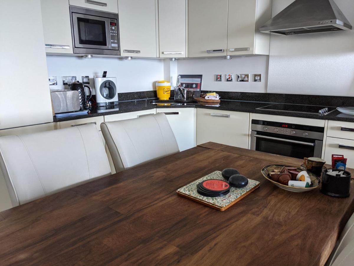 Panoramic Sea Views, Sleeps 4, Apartment Torquay