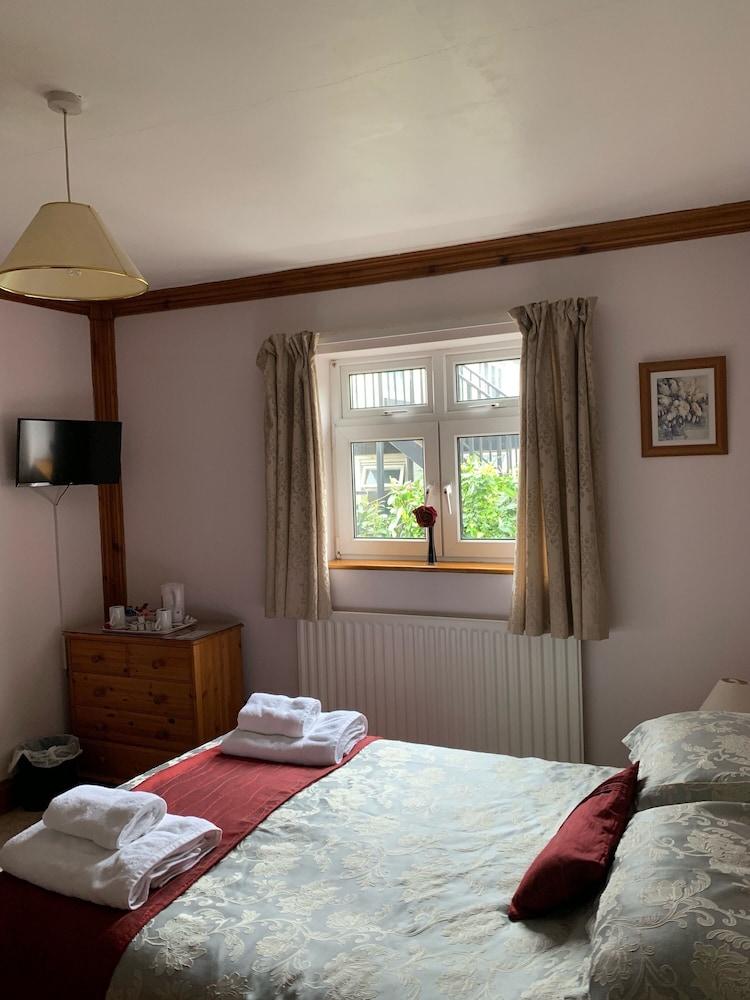 Burleigh House , A Cosy Retreat In Agatha Christie's Hometown Bed & Breakfast 4*