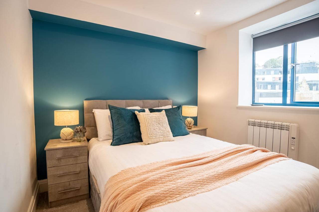 Apartment Elegant Fresh Spacious Two Bed - Juliet Balcony - Sea, Marina, Harbour Views, English Riviera Clock Tower