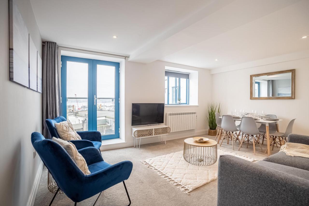 Elegant Fresh Spacious Two Bed - Juliet Balcony - Sea, Marina, Harbour Views, English Riviera Clock Tower