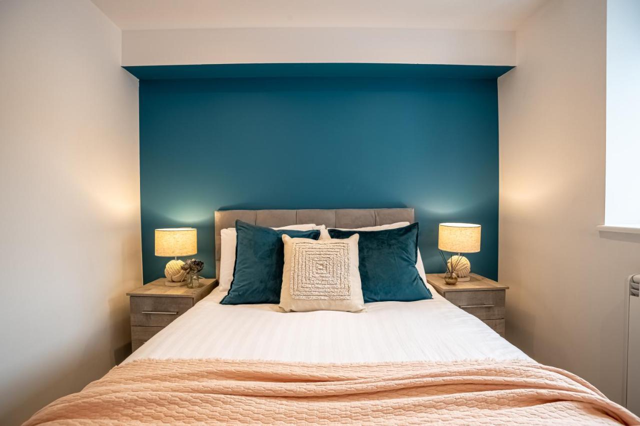 Elegant Fresh Spacious Two Bed - Juliet Balcony - Sea, Marina, Harbour Views, English Riviera Clock Tower Apartment