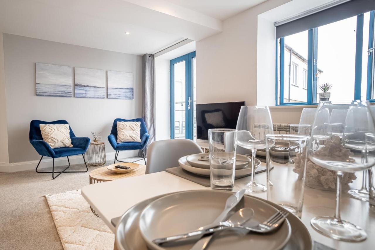 Apartment Elegant Fresh Spacious Two Bed - Juliet Balcony - Sea, Marina, Harbour Views, English Riviera Clock Tower *