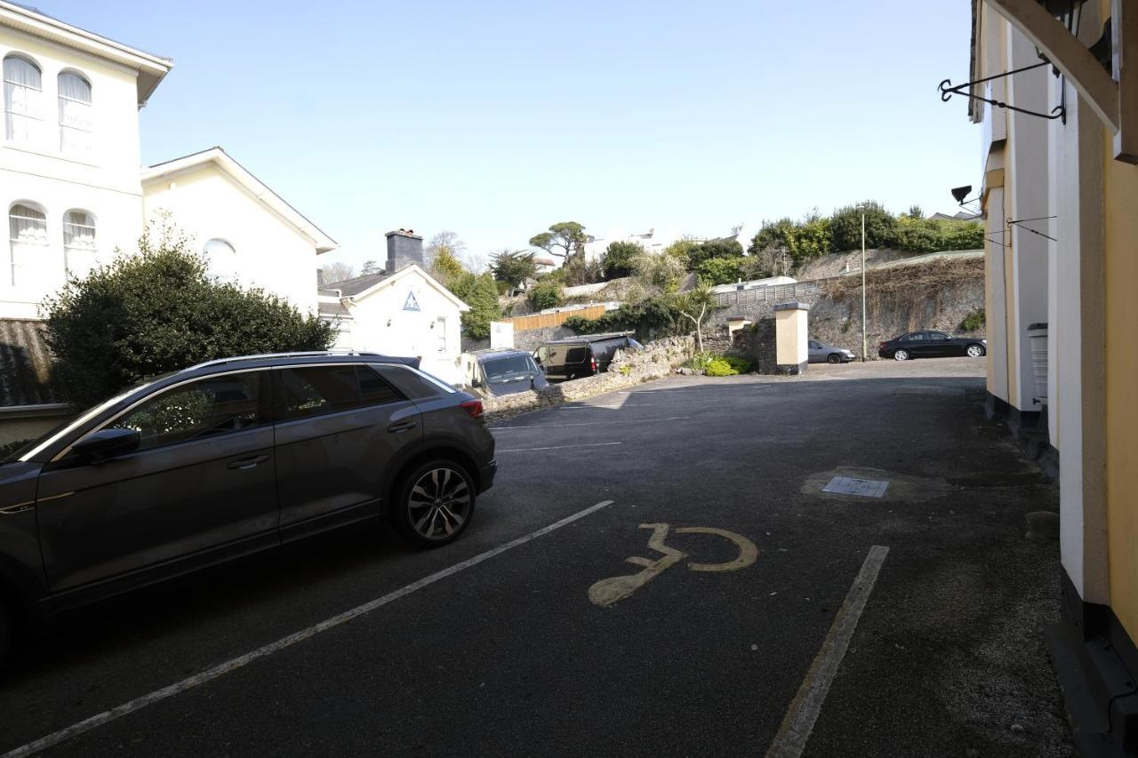 Heathcliff House Exclusively For Adults Free Large Carpark