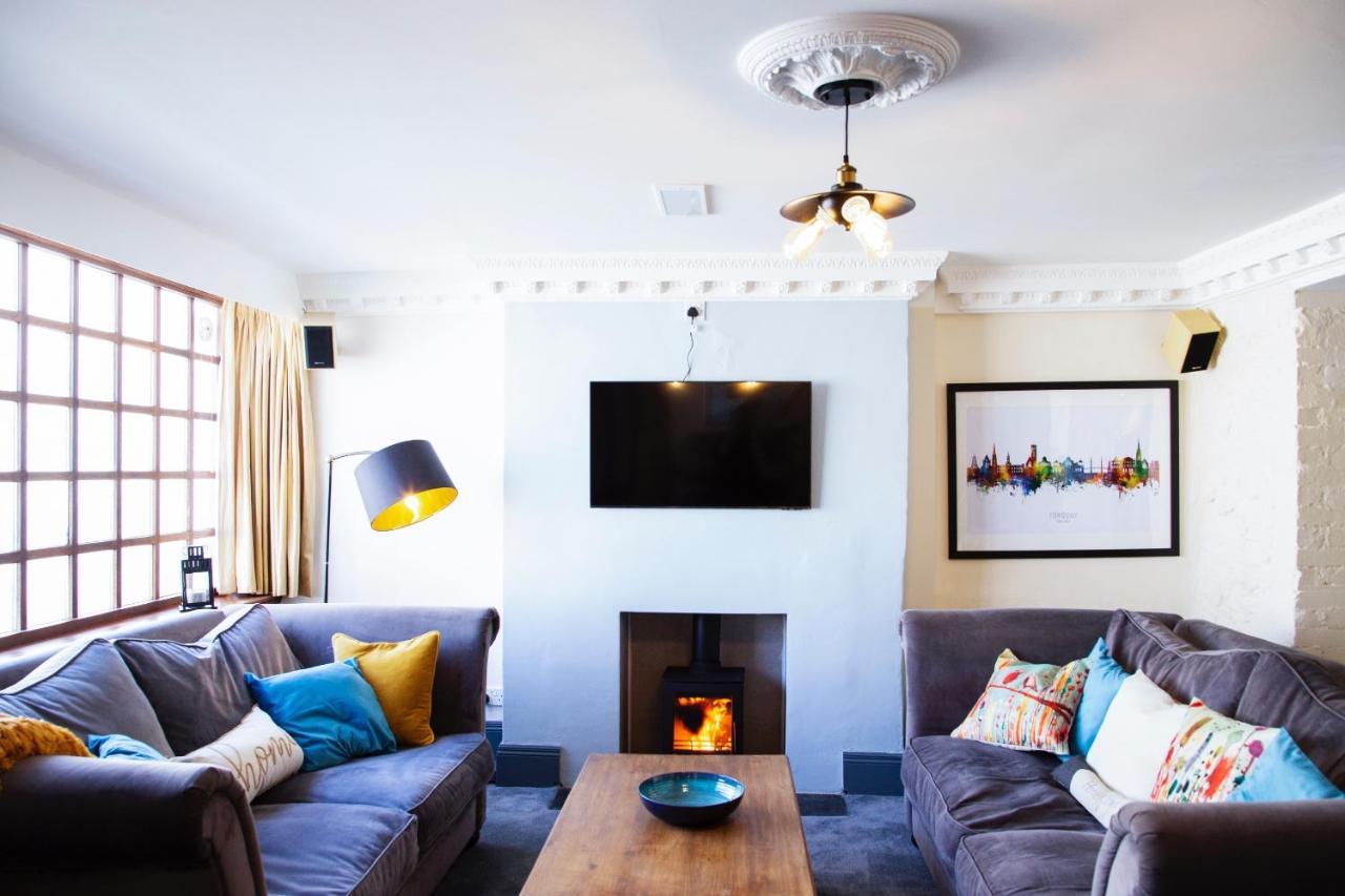 Holiday home Cosy Open Plan Harbourside With Superking Beds, Wood Burning Stove And Bar Torquay