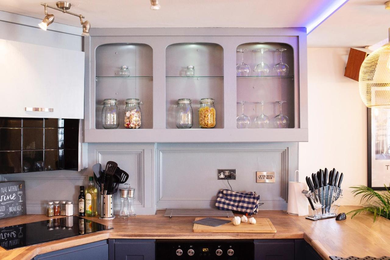 Cosy Open Plan Harbourside With Superking Beds, Wood Burning Stove And Bar