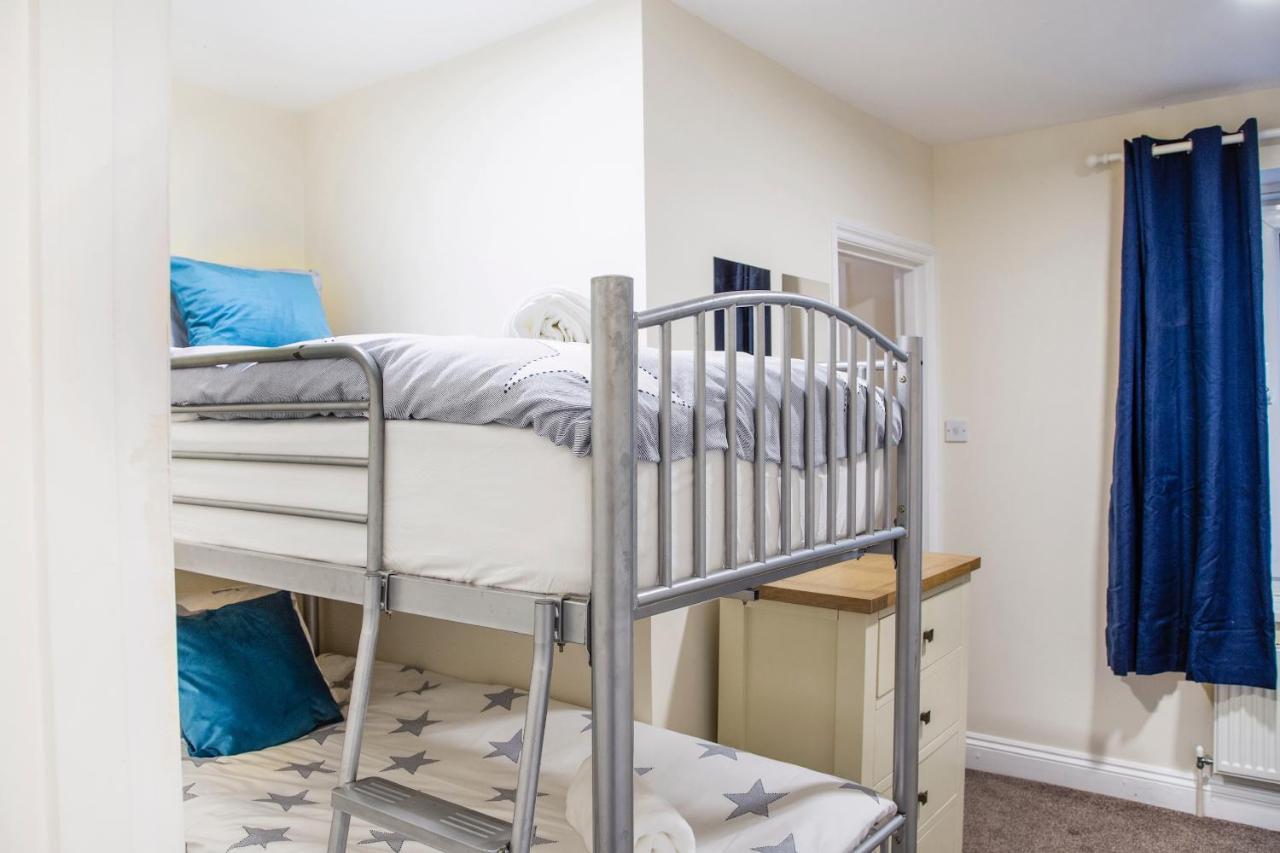 Cosy Open Plan Harbourside With Superking Beds, Wood Burning Stove And Bar Holiday home