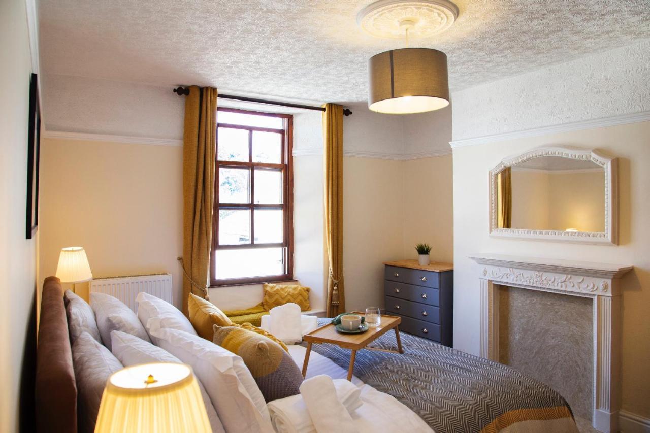 Holiday home Cosy Open Plan Harbourside With Superking Beds, Wood Burning Stove And Bar Torquay