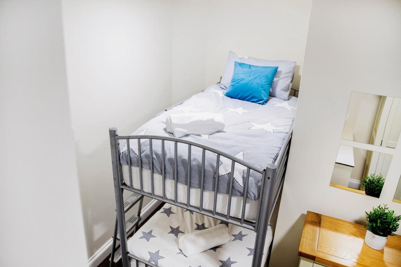 Holiday home Cosy Open Plan Harbourside With Superking Beds, Wood Burning Stove And Bar *