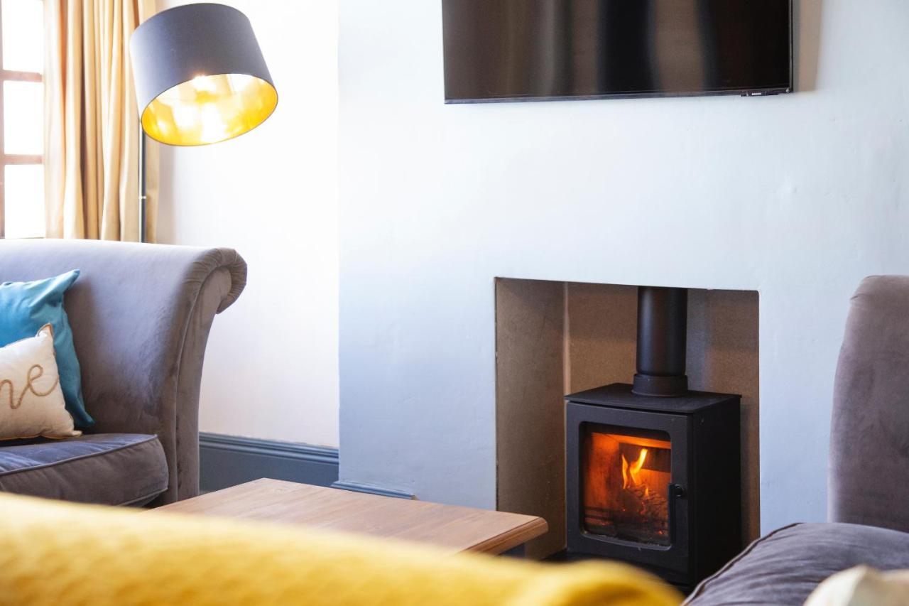 Holiday home Cosy Open Plan Harbourside With Superking Beds, Wood Burning Stove And Bar