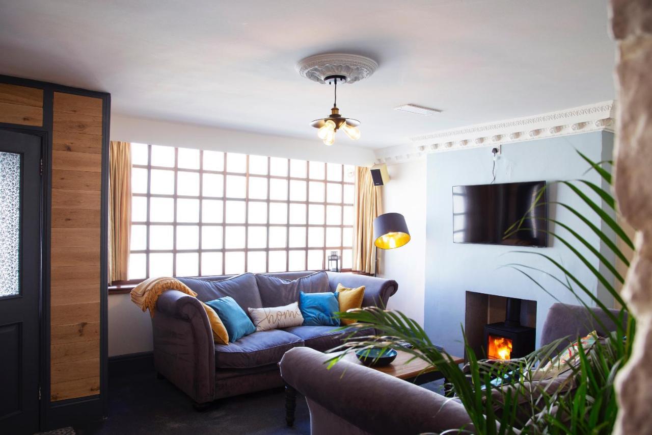 Holiday home Cosy Open Plan Harbourside With Superking Beds, Wood Burning Stove And Bar *