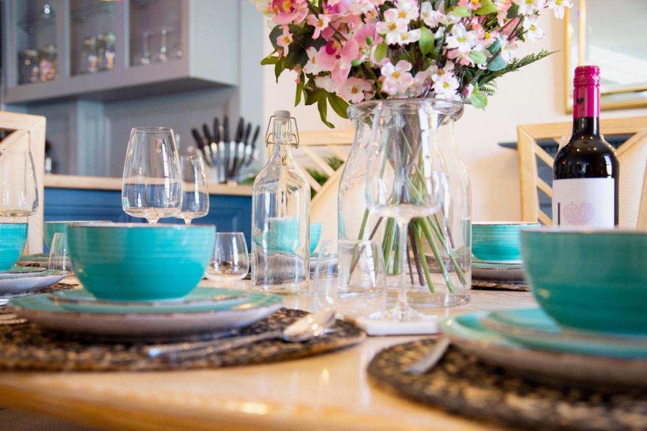 Cosy Open Plan Harbourside With Superking Beds, Wood Burning Stove And Bar Holiday home *