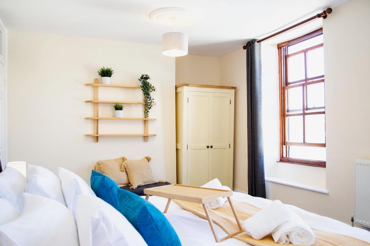 Cosy Open Plan Harbourside With Superking Beds, Wood Burning Stove And Bar *