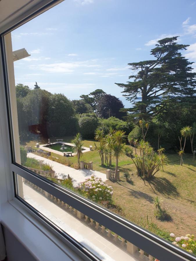 Sylvania Ample Onsite Parking, Close To Beach