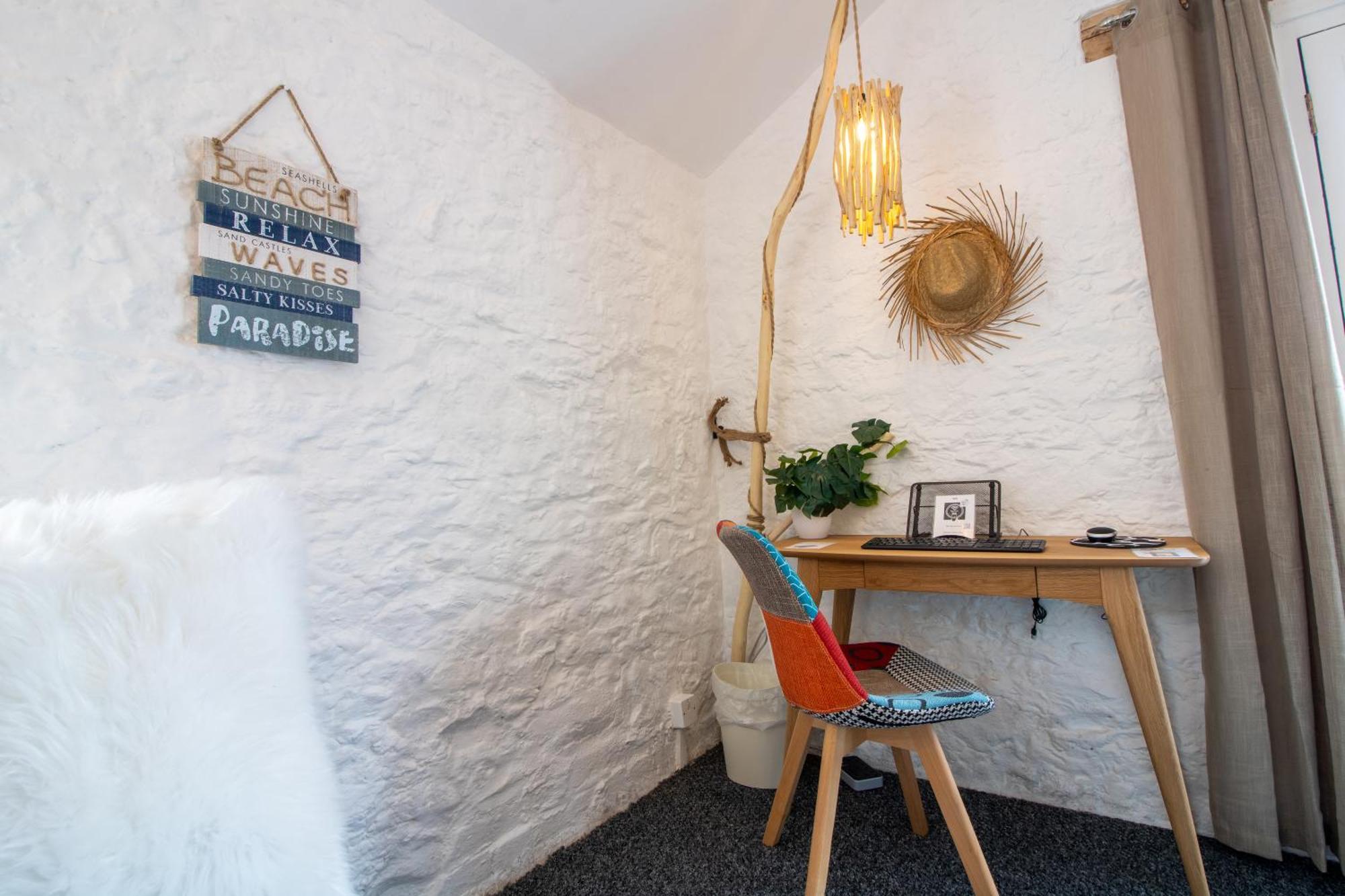 Holiday home Cozy, Chic, Dairy Near To & Shops- Parking Torquay