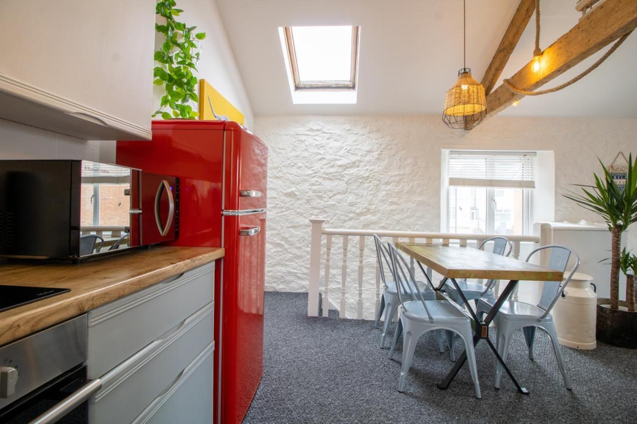 Cozy, Chic, Dairy Near To & Shops- Parking *