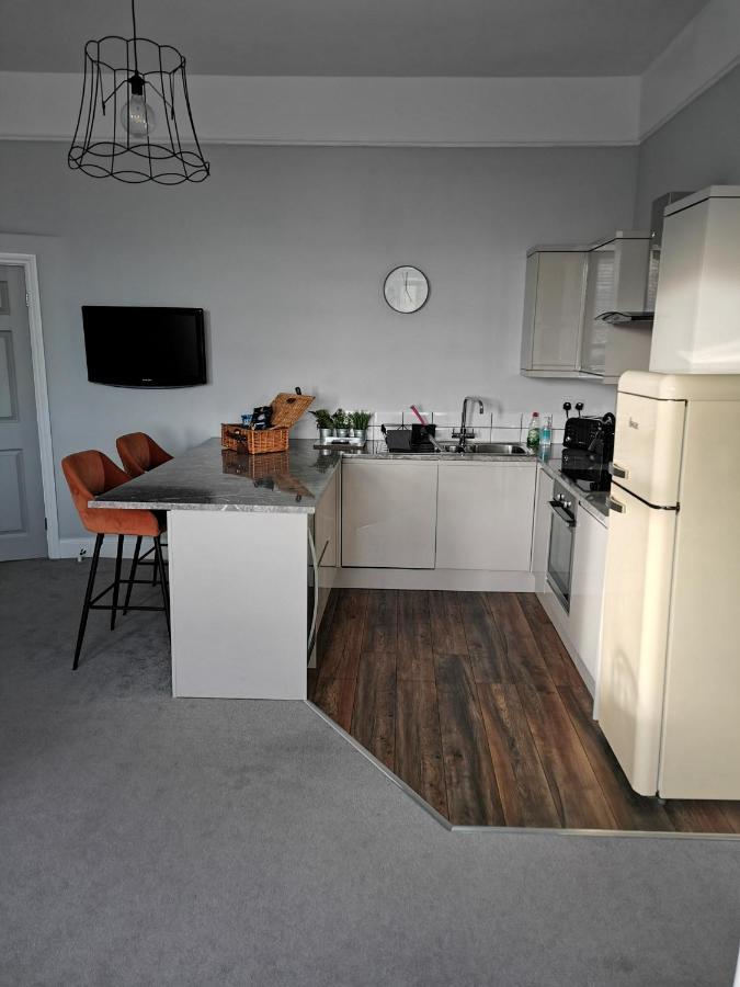 Upmarket 2 Bedroom With Sea Views Apartment *