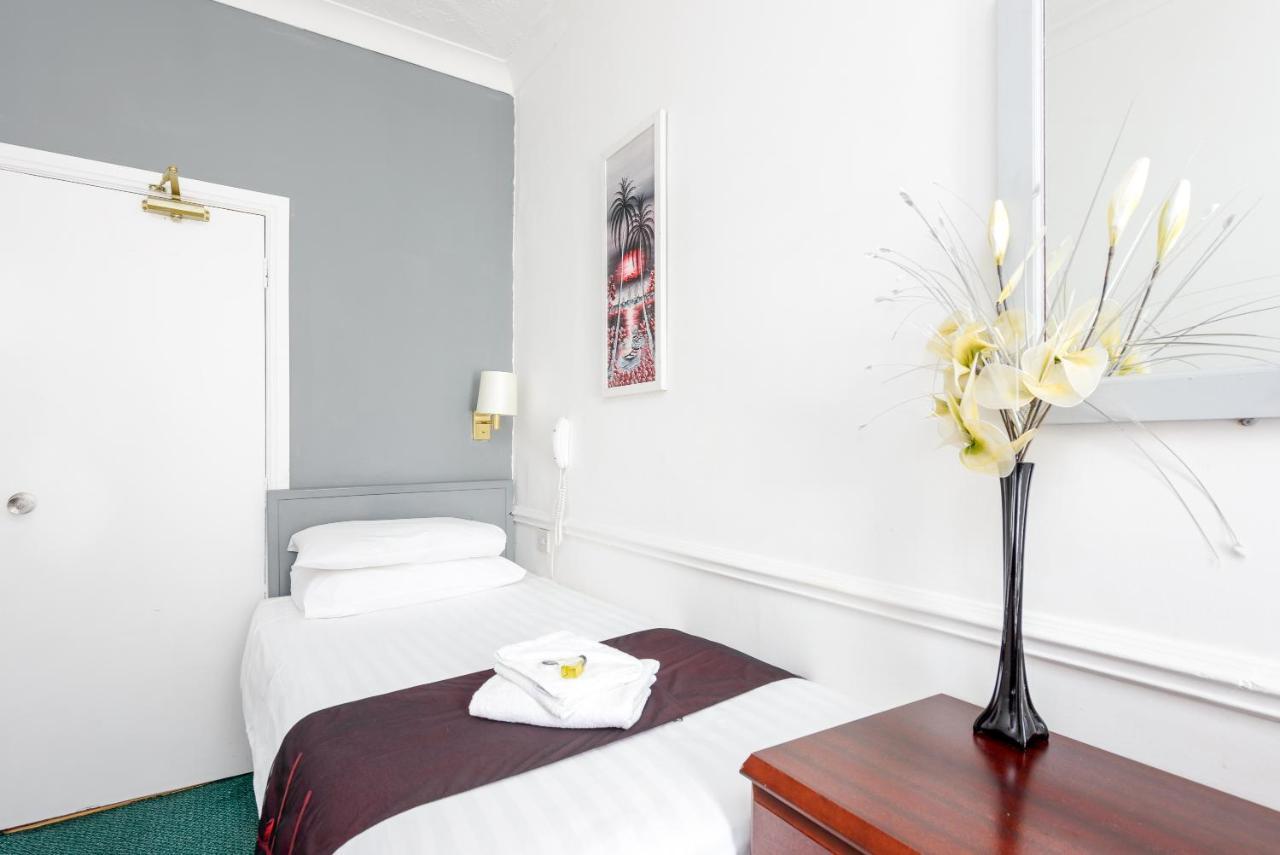 Abbey Lawn Hotel 3*