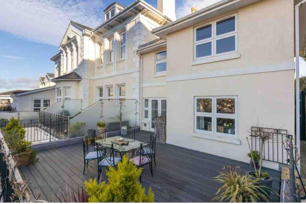 Pittman A Luxury Sea View