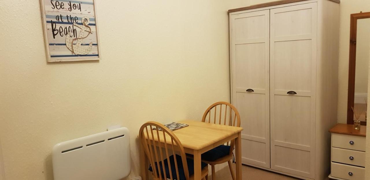 Rose Court Apartment *