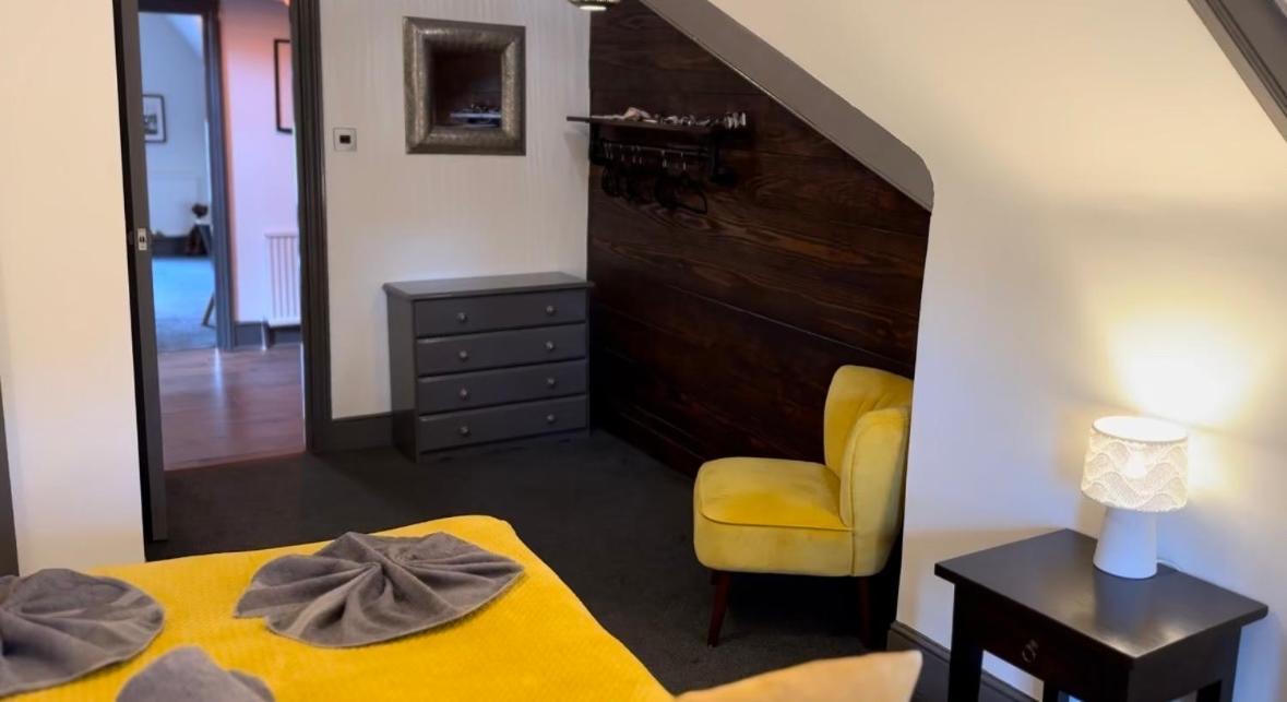 Corner - No.5 Walls Hill Apartment *