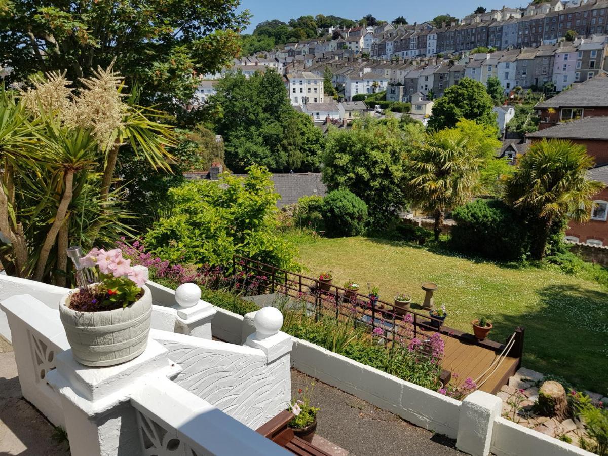 Barclay Court 4*