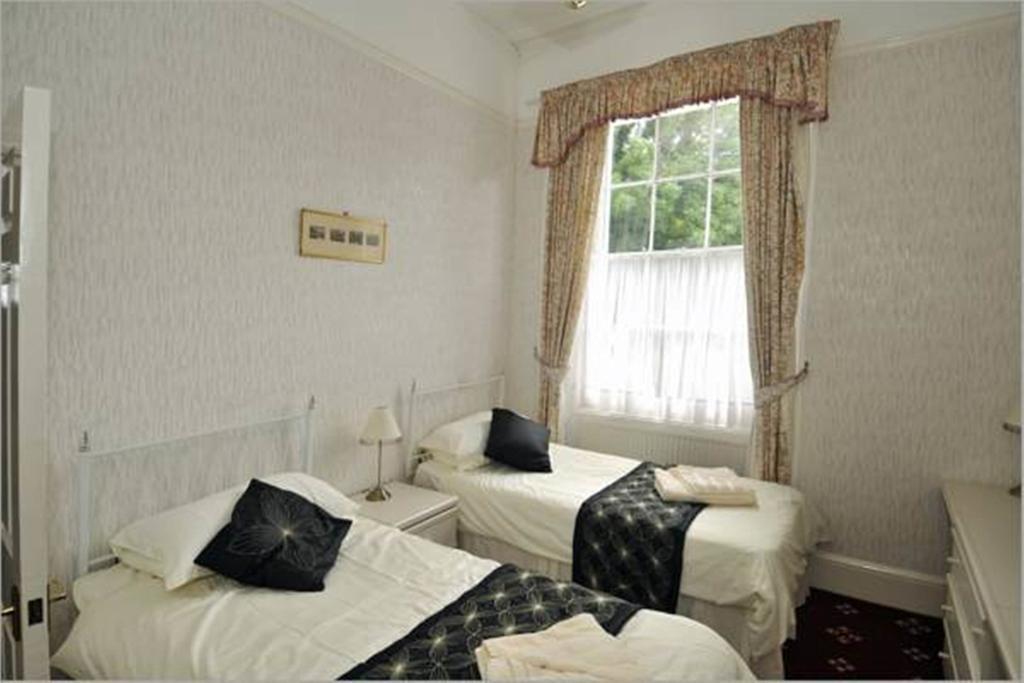 Aparthotel Delamere Court 4*