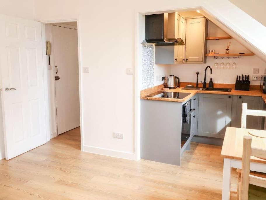 Cozy Seaside Hideaway With Free Parking Apartment Torquay