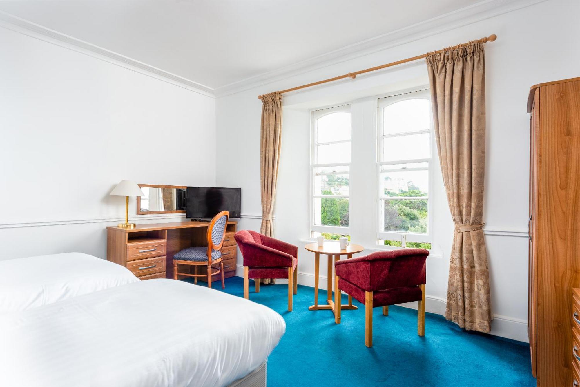 Abbey Lawn Hotel 3*