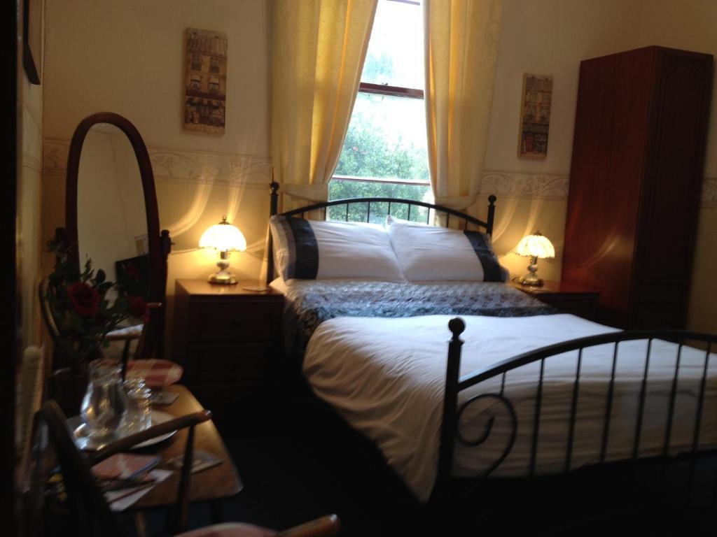 Sea Point 3*