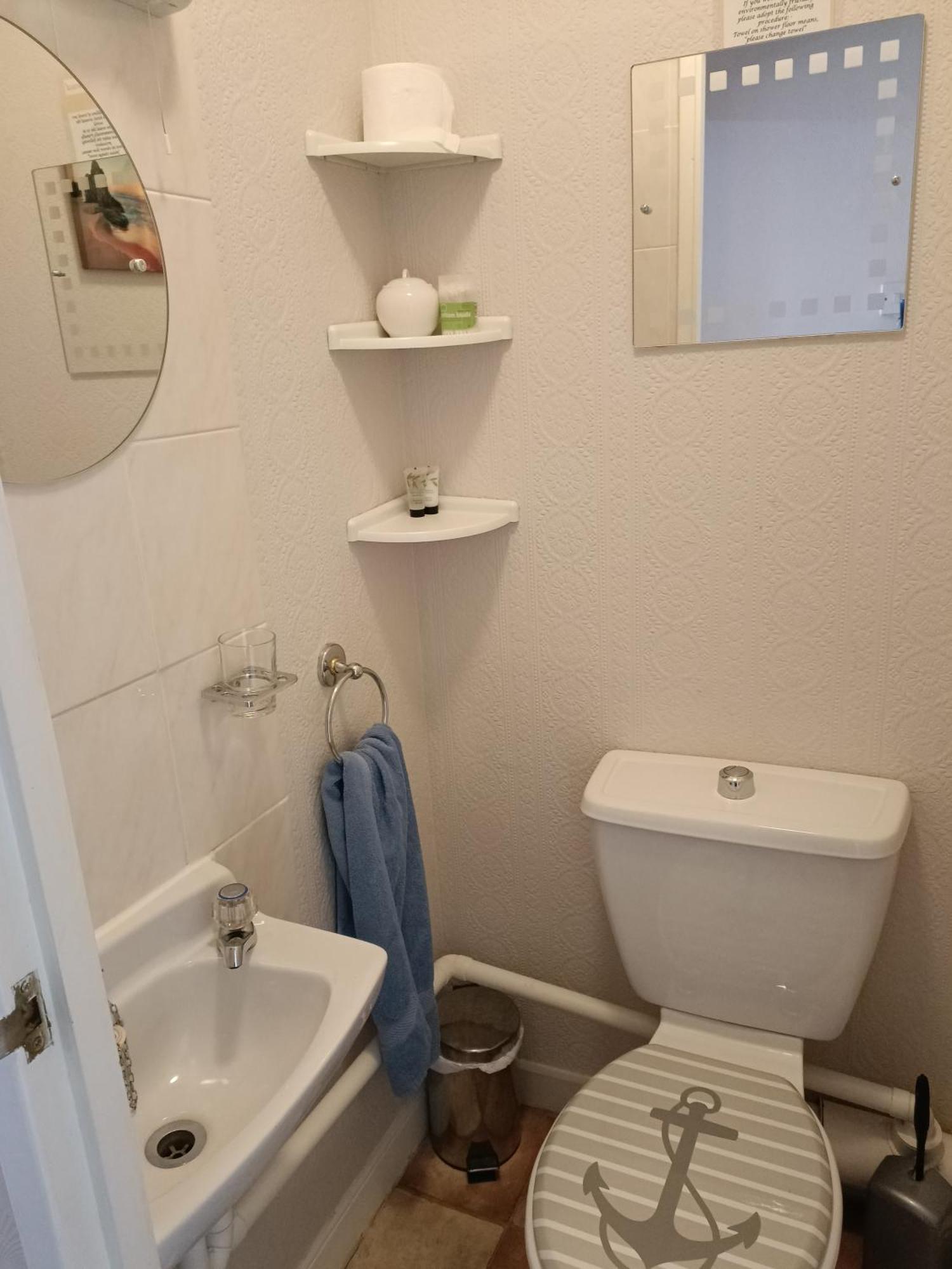 Lawnswood Guest house 4*