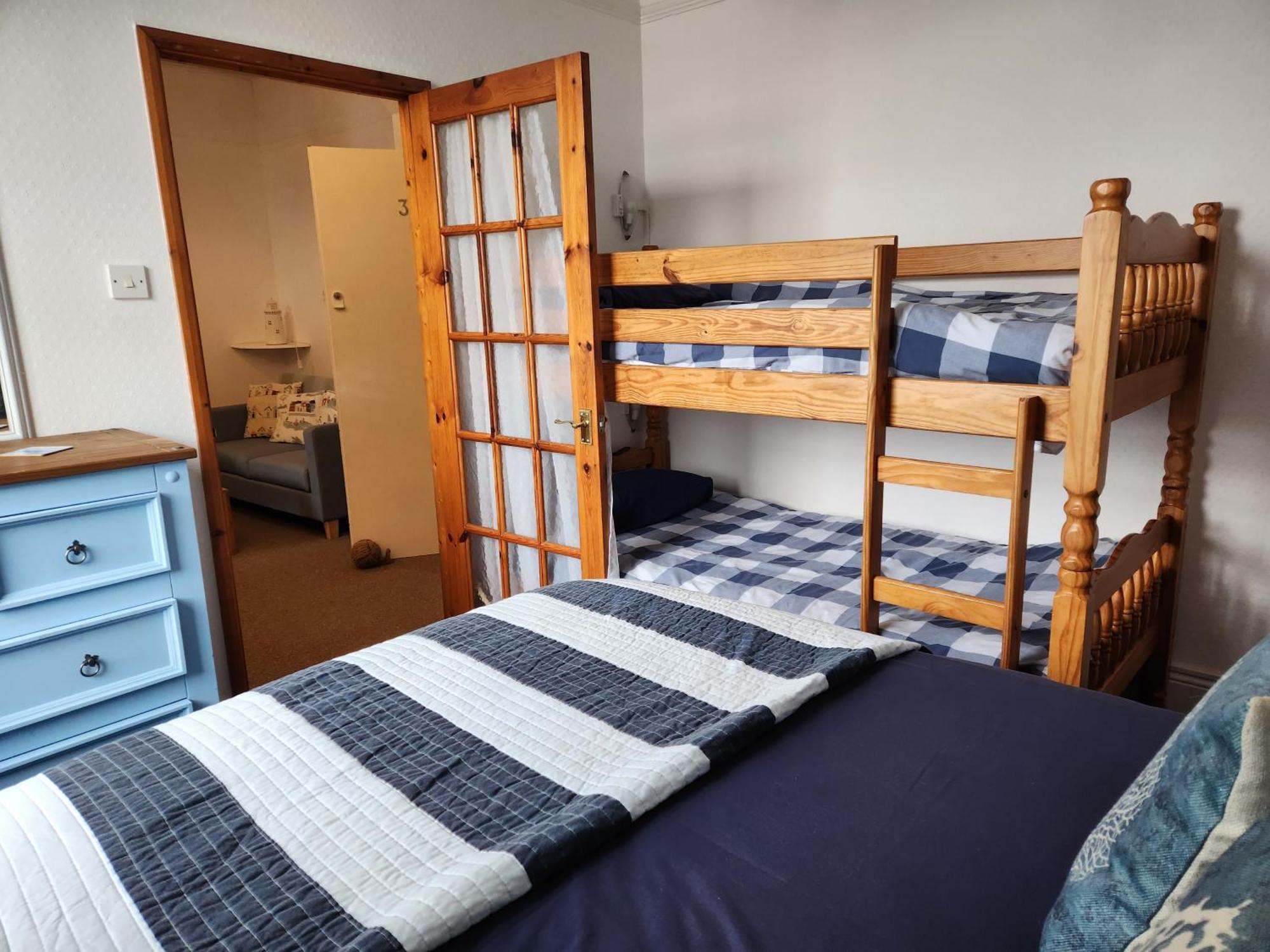 Rose Court Apartment *
