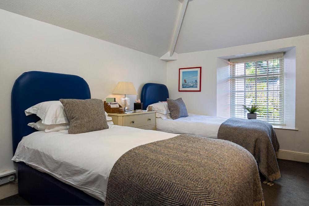 Cary Arms & 5*