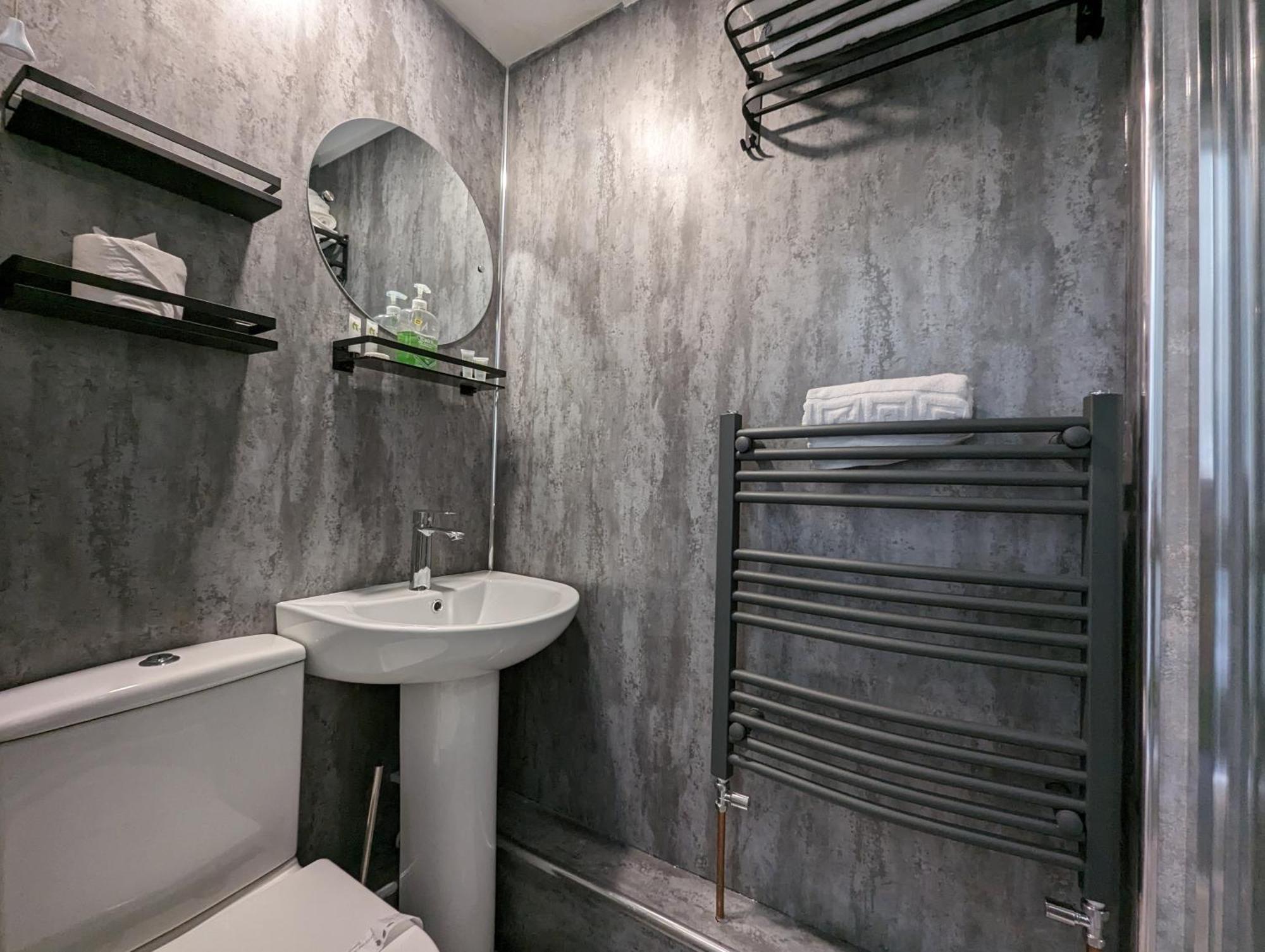 Holiday home Cozy, Chic, Dairy Near To & Shops- Parking *