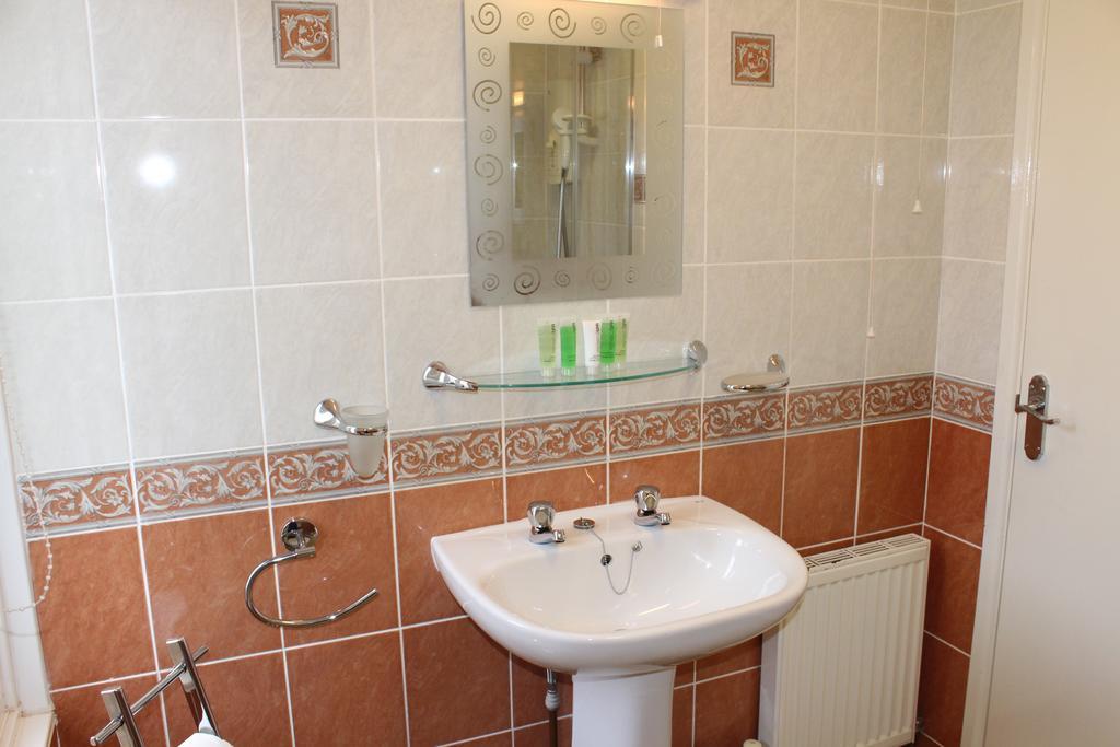 Exton House 4*
