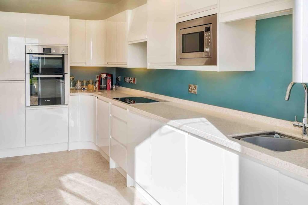 Ground Floor Sea View Private Terrace Apartment Torquay