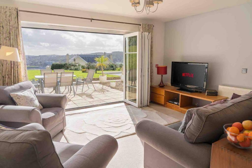 Ground Floor Sea View Private Terrace