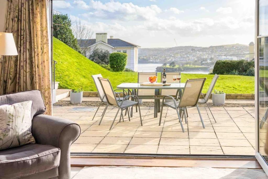 Ground Floor Sea View Private Terrace Apartment *