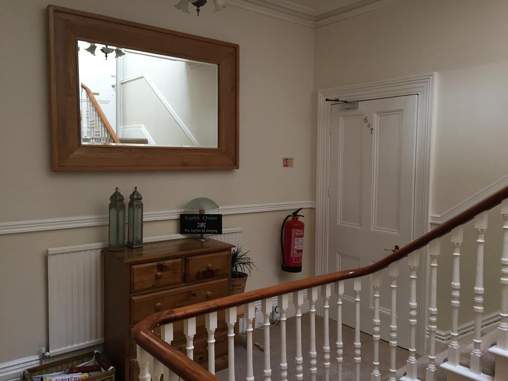 Guest house Clifton Grove 2*
