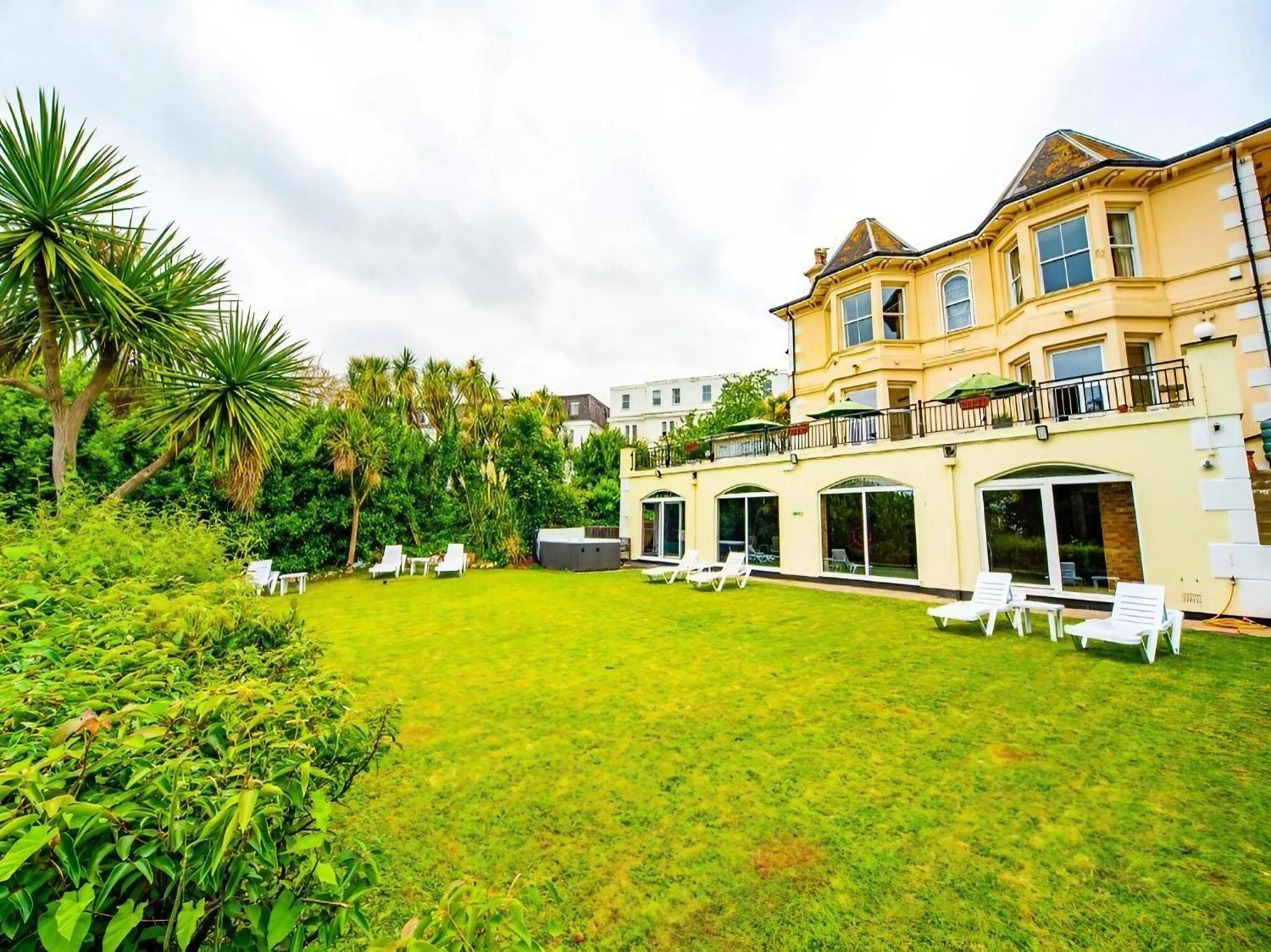 Crofton House Hotel
