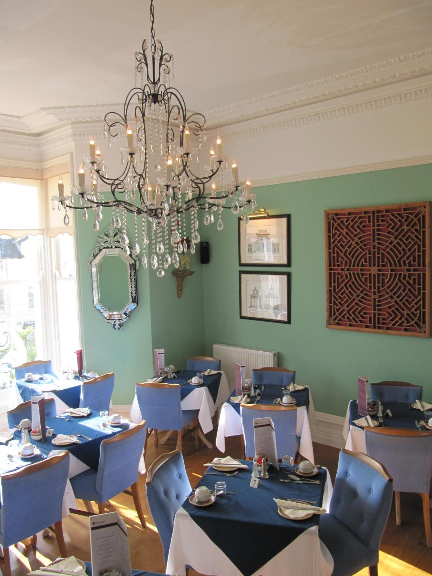 Bed & Breakfast The Shirley 4*