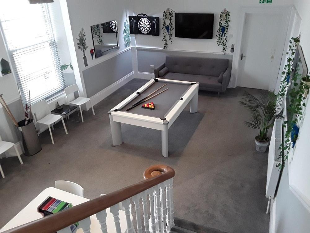 Riviera Retreat 10 Bedrooms 10 Bathrooms, Near Beach, 24 People Torquay