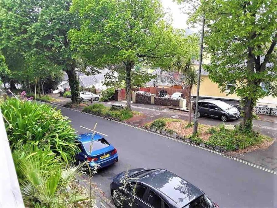 Riviera Retreat 10 Bedrooms 10 Bathrooms, Near Beach, 24 People Torquay