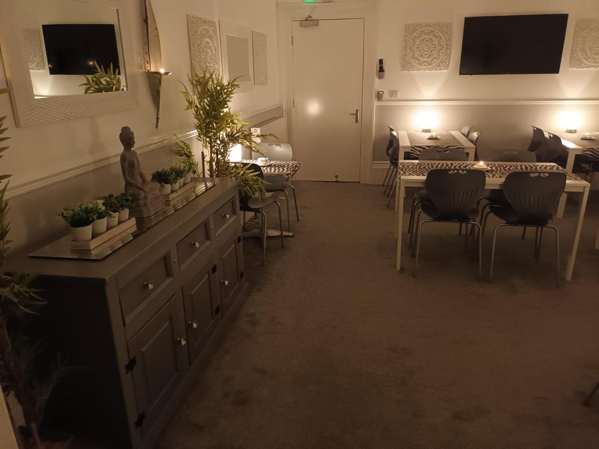 Riviera Retreat 10 Bedrooms 10 Bathrooms, Near Beach, 24 People Holiday home Torquay