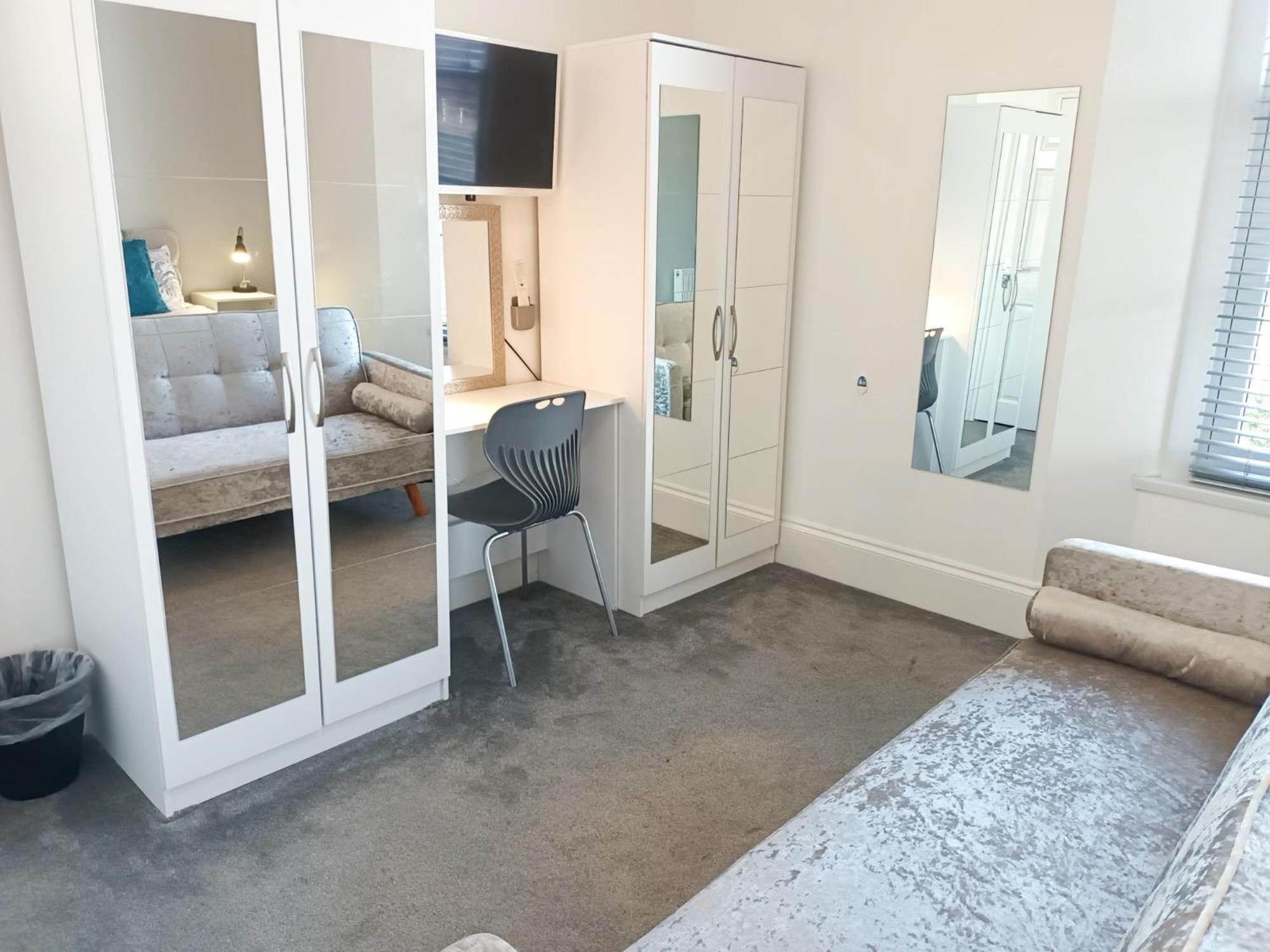 Riviera Retreat 10 Bedrooms 10 Bathrooms, Near Beach, 24 People Holiday home