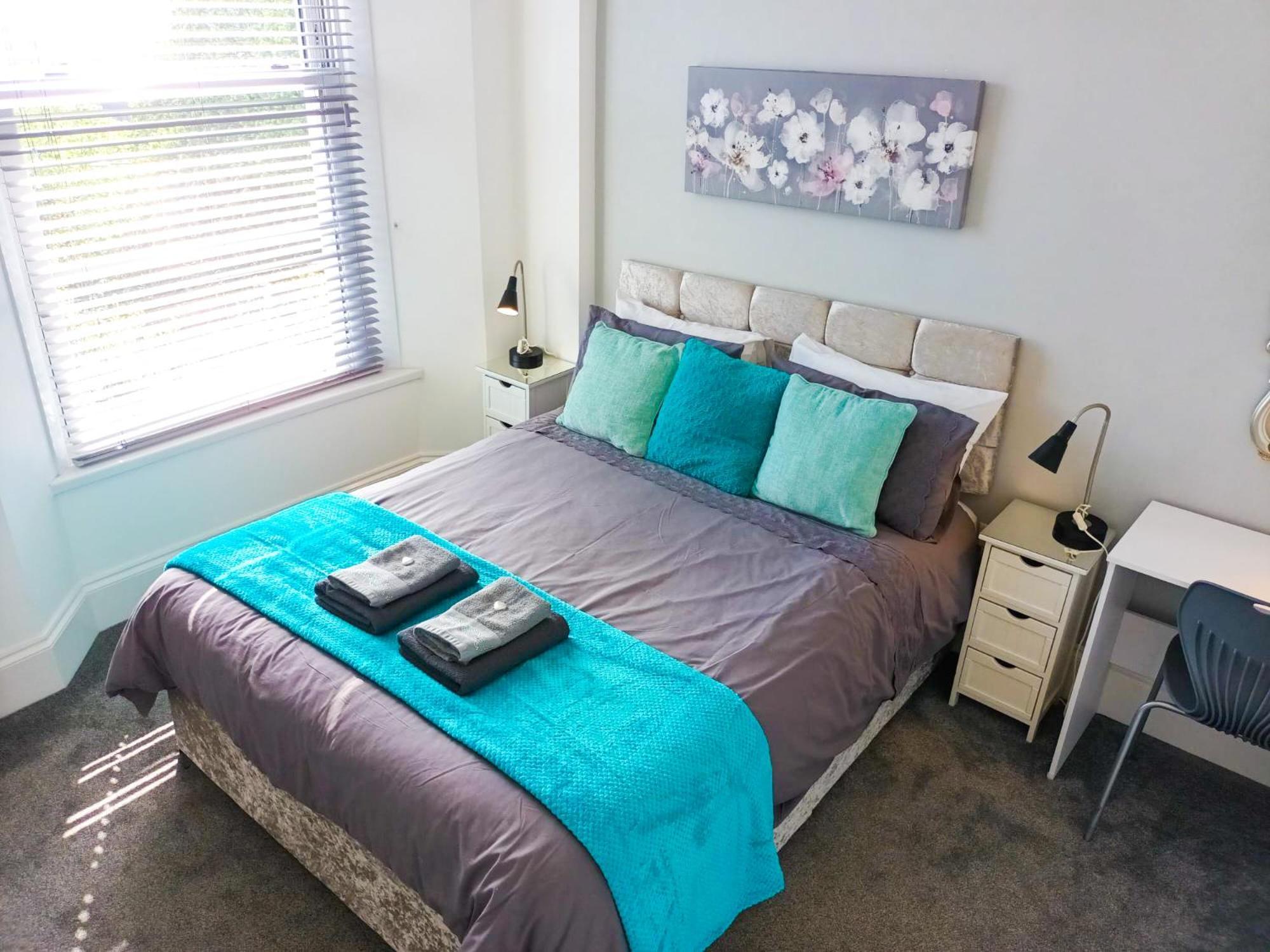 Riviera Retreat 10 Bedrooms 10 Bathrooms, Near Beach, 24 People * Torquay