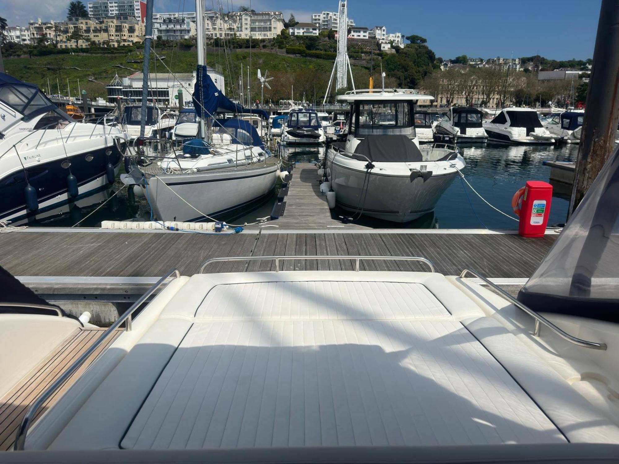 Boat Ltd Botel