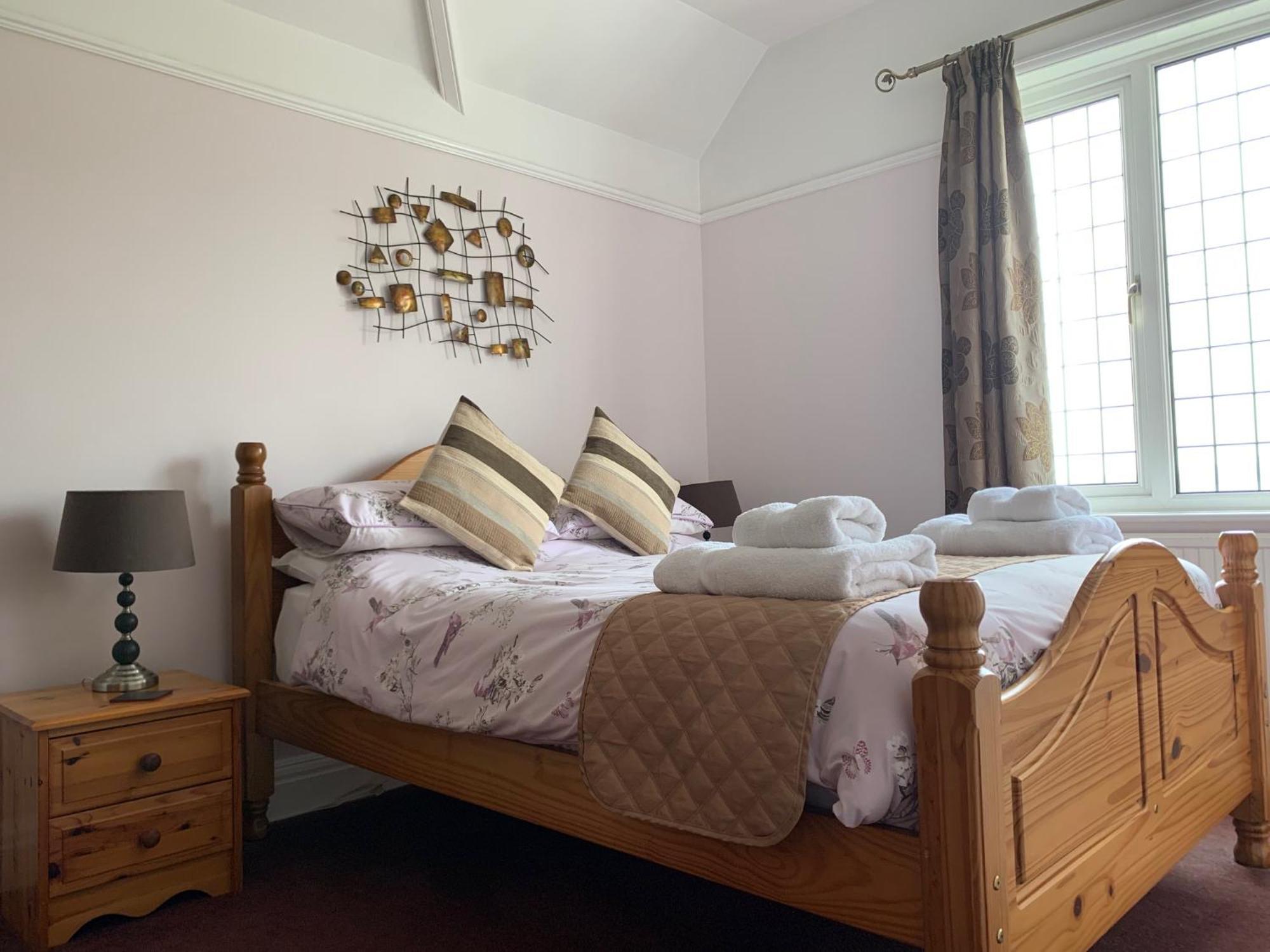 Bed & Breakfast Burleigh House , A Cosy Retreat In Agatha Christie's Hometown 4*